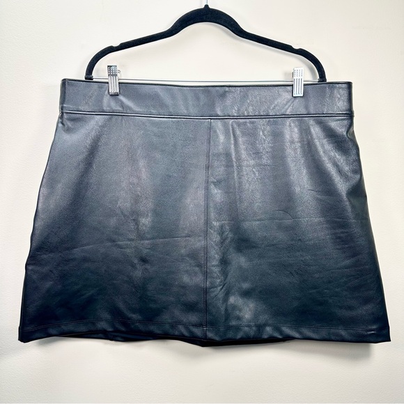 SPANX Black Faux Leather Mini Skirt, 2X - Picture 3 of 14
